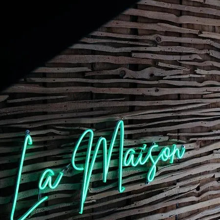 La Maison De Laulie B&B 바네르드비고르